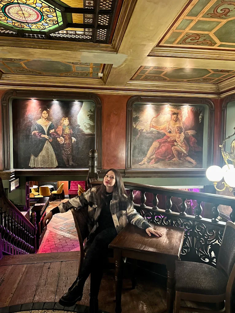 A sitting area on second level